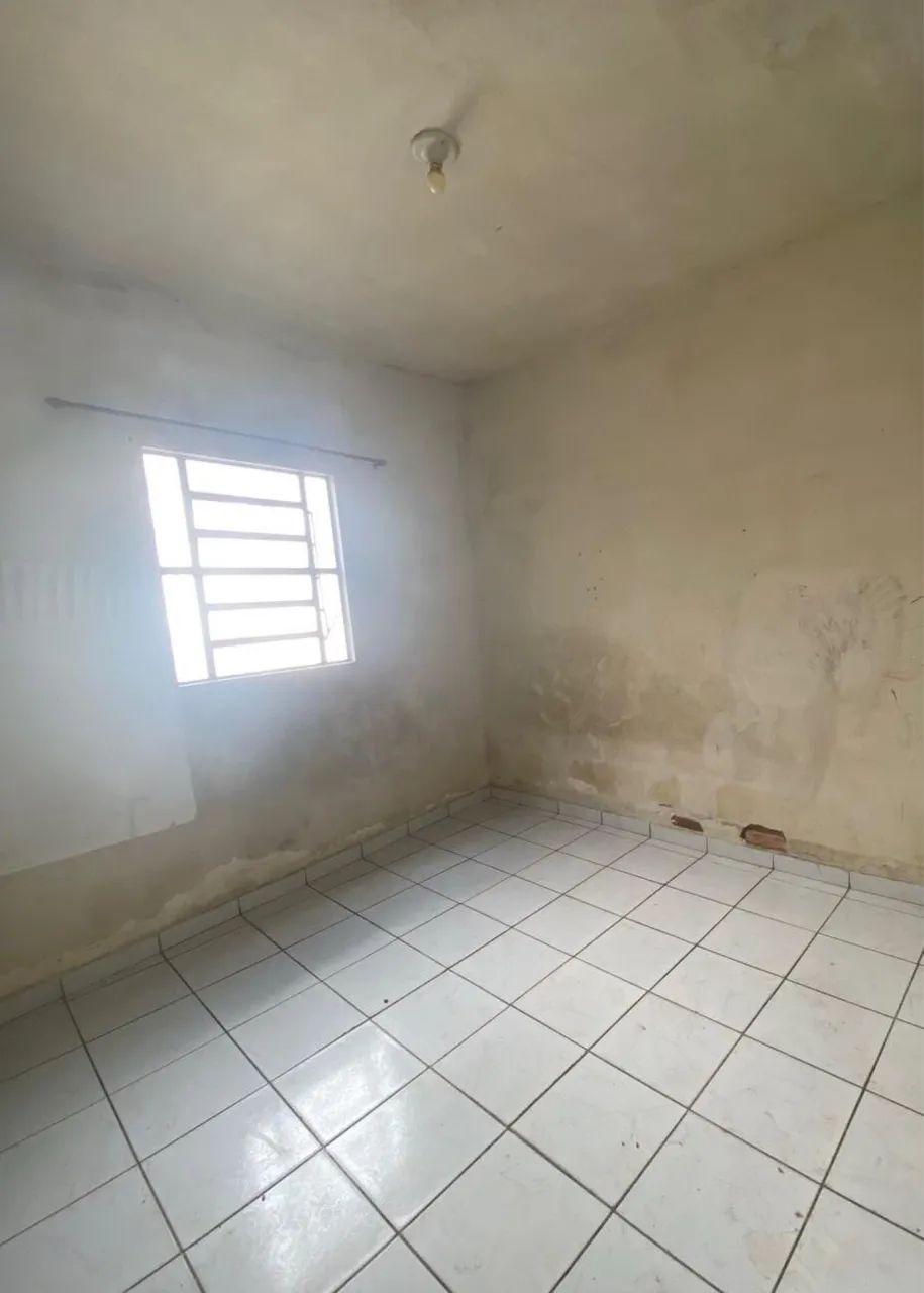 Casa com dois quartos e um banheiro 