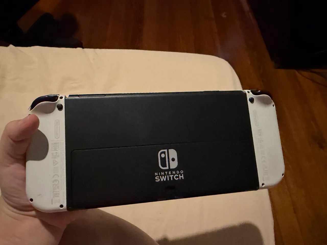 Nintendo Switch Oled + 2 controles Joy Con - Foto 3