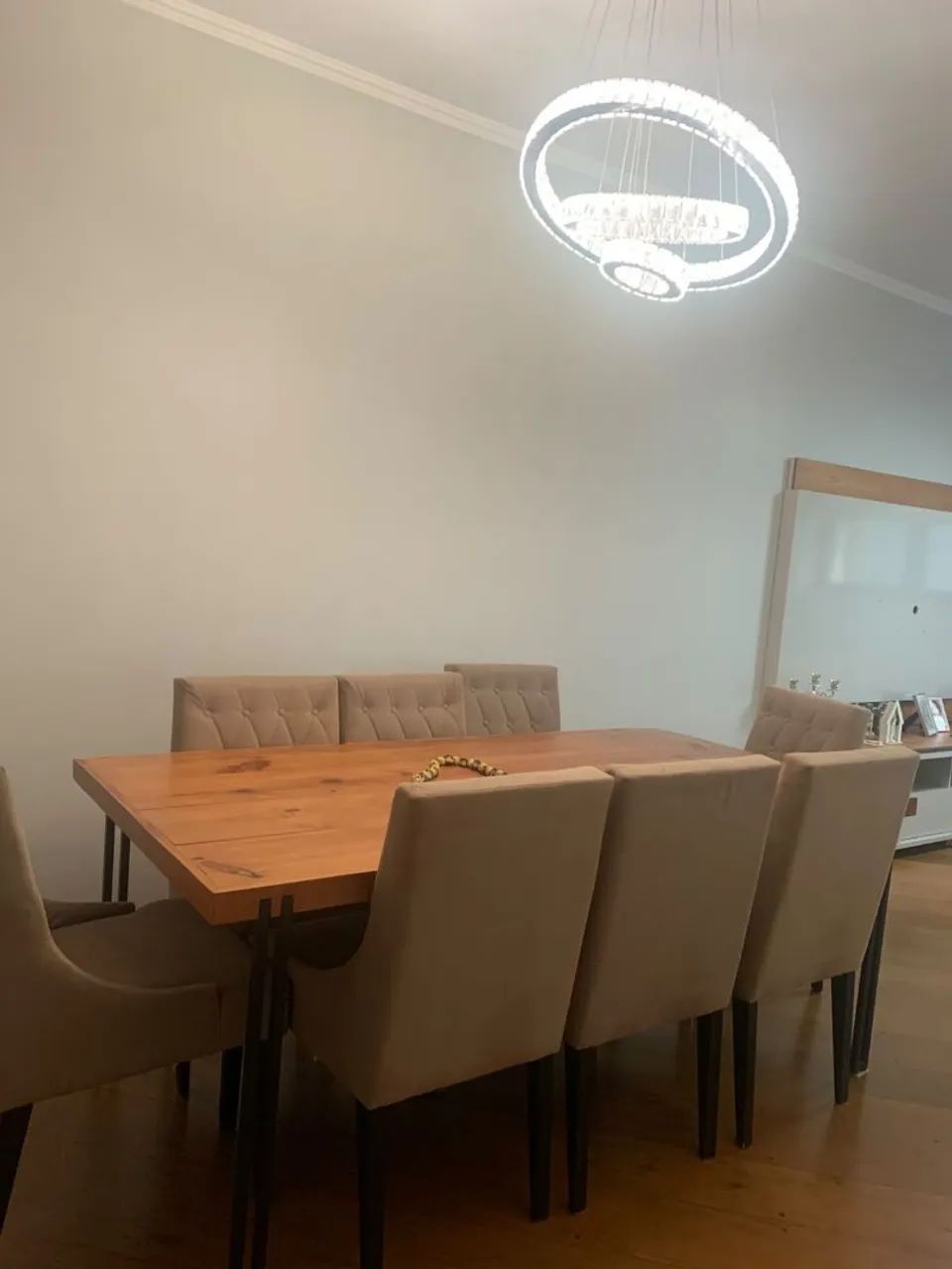 Mesa madeira maciça  com 8 cadeiras estilo poltrona - Foto 3
