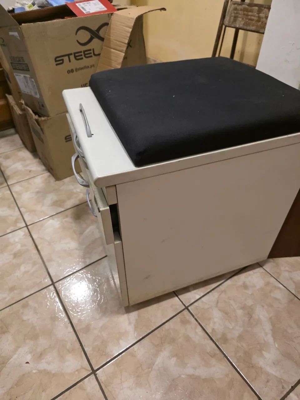 Gaveteiro escritorio com poltrona - Foto 5