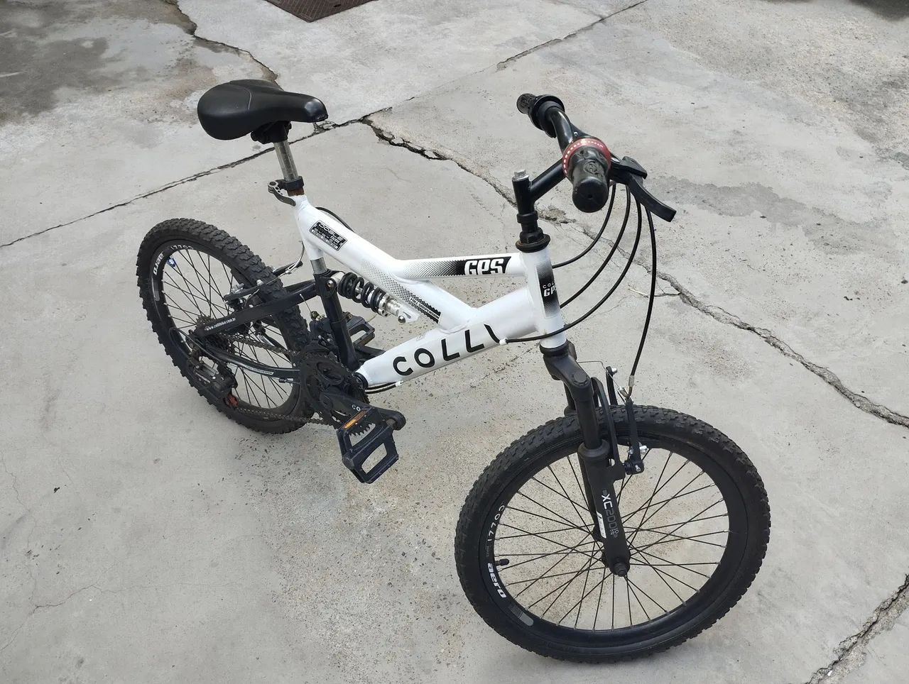 Bicicleta infantil semi nova 