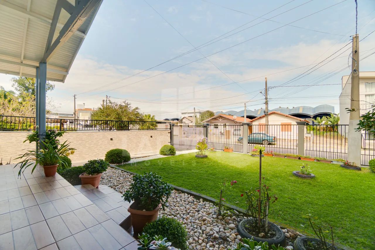CASA AMPLA Á VENDA COM JARDIM E ESPAÇO GOURMET - Foto 4