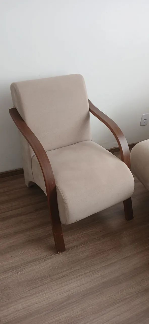 Poltrona Suede Bege c/ Madeira