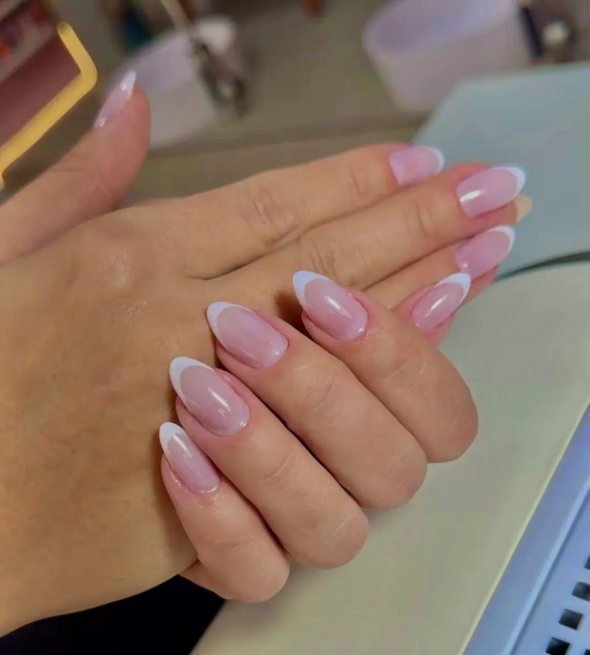 Vaga para manicure 