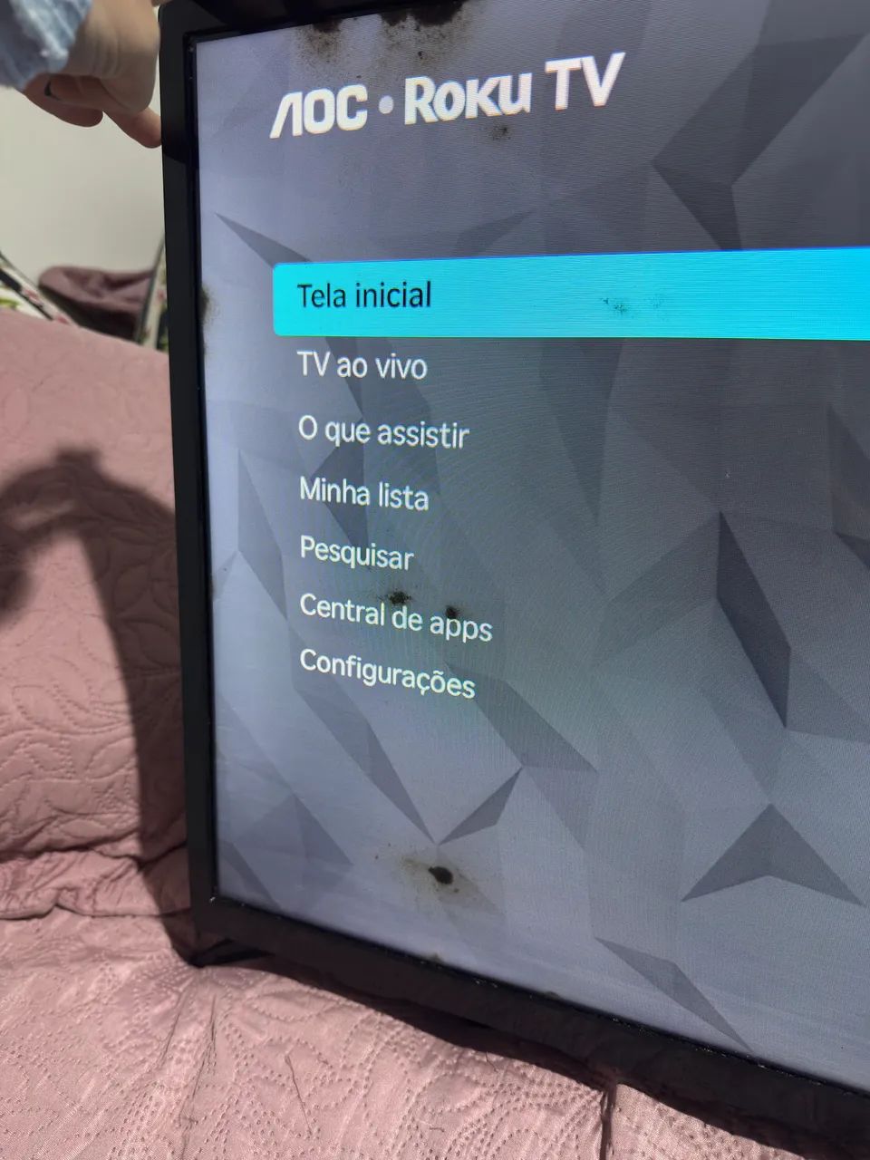 Tv com pequenas manchas na tela funcionando perfeitamente  - Foto 3