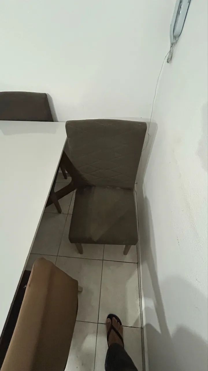 Vende se a mesa de Jantar  Com 6 cadeiras  - Foto 2