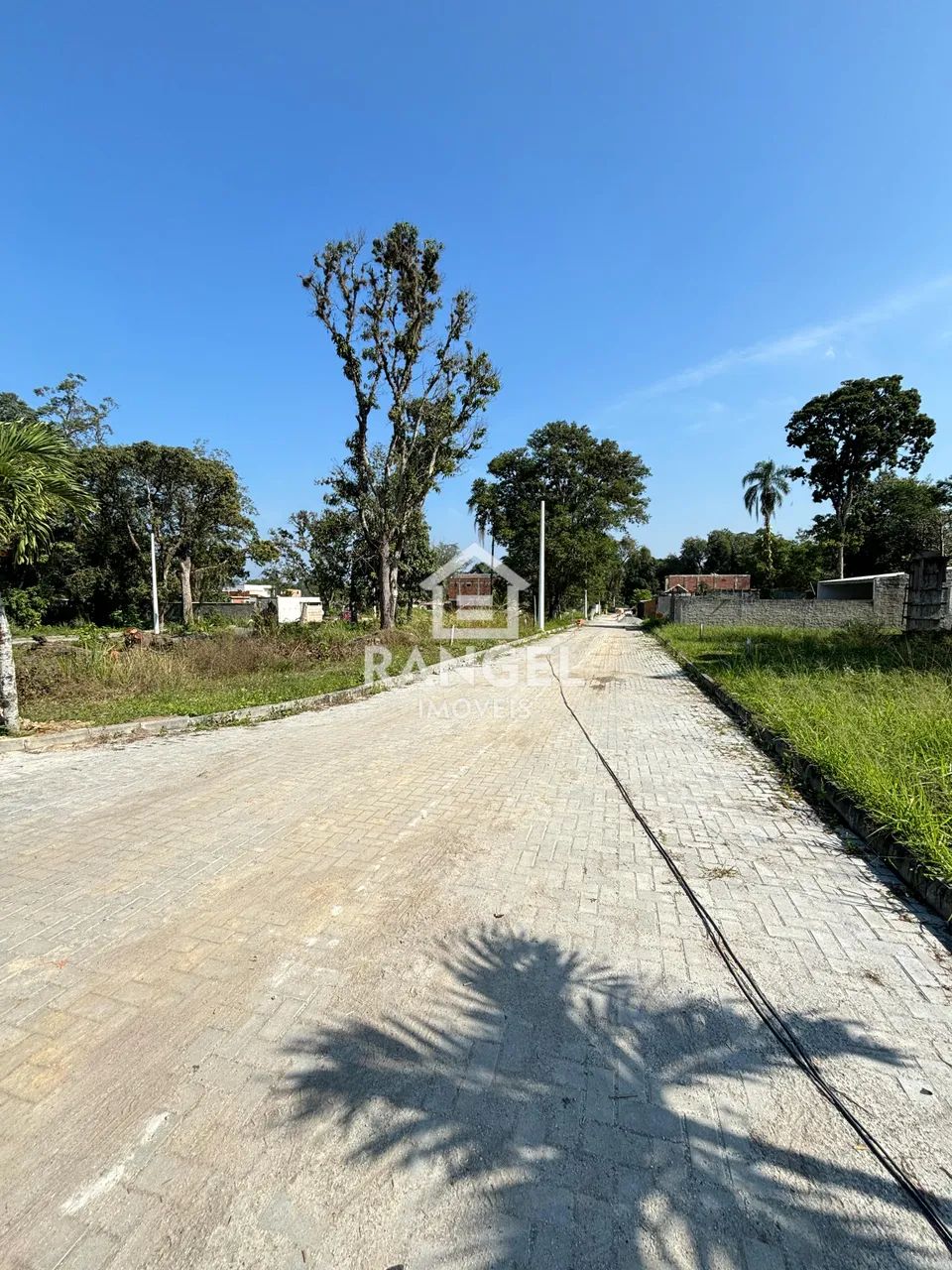 Excelente terreno com 180 m² dentro de condomínio na Estrada da Ilha (principal)