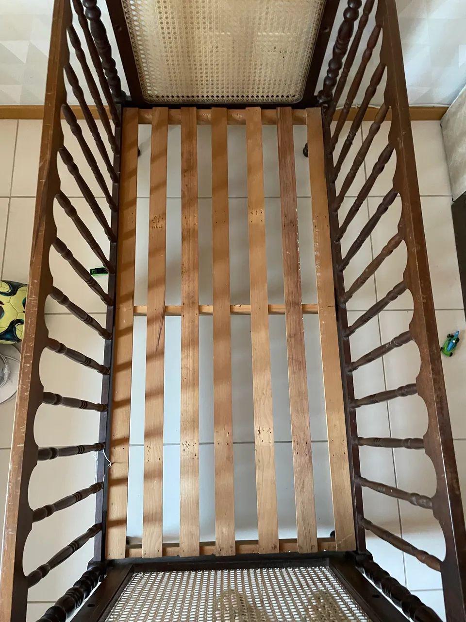 Berço vintage com palha