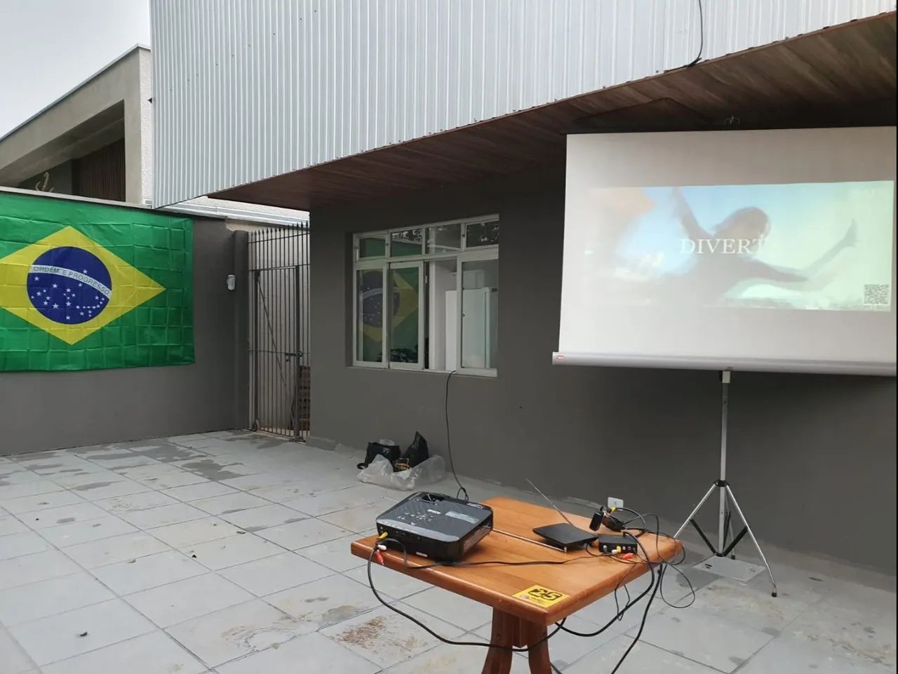 Locação telão com projetor