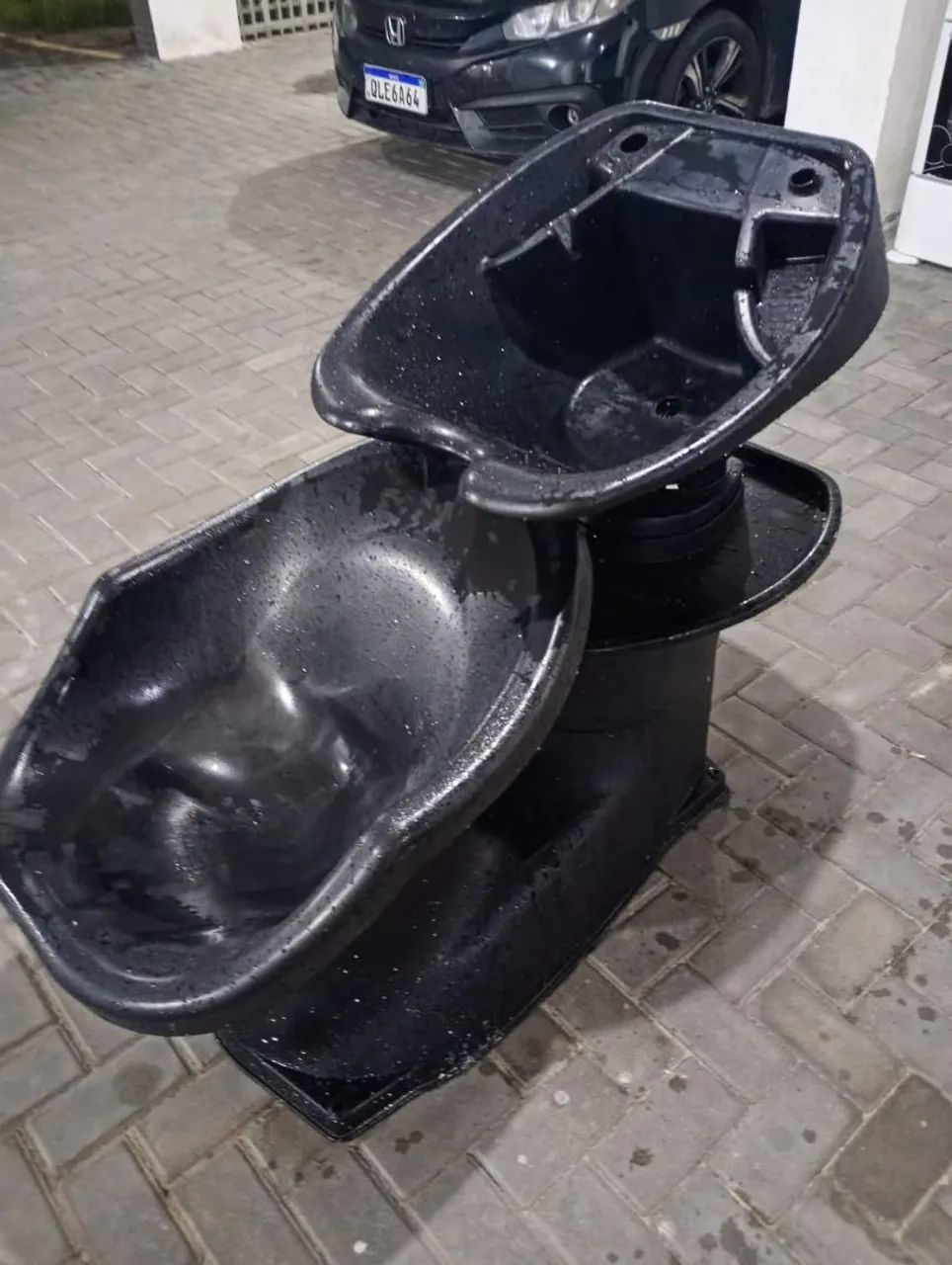 Vendo cadeira de barbeiro e lavatório  - Foto 3