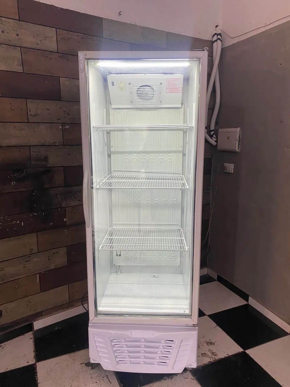 Expositora de bebidas porta de vidro entrega grátis 