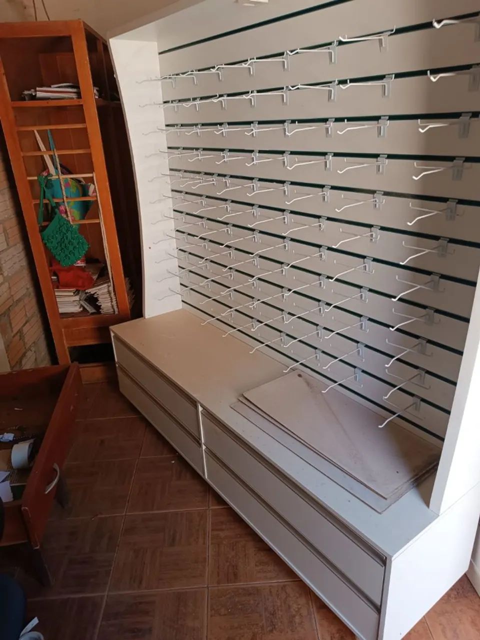 Balcão+painel expositor 
