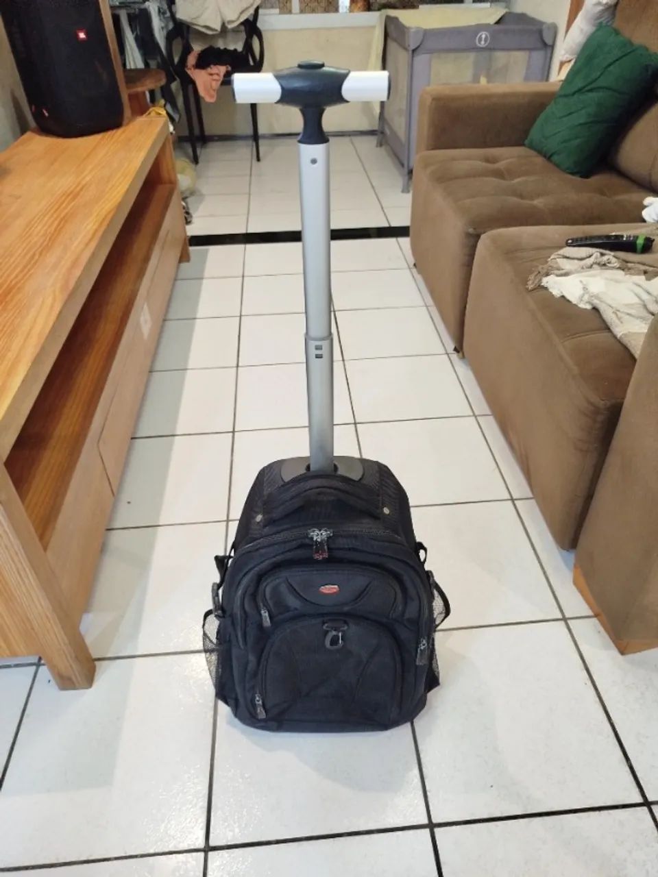 Mochila Executiva com Rodinhas - Marca Clio - Semi-nova - Foto 3