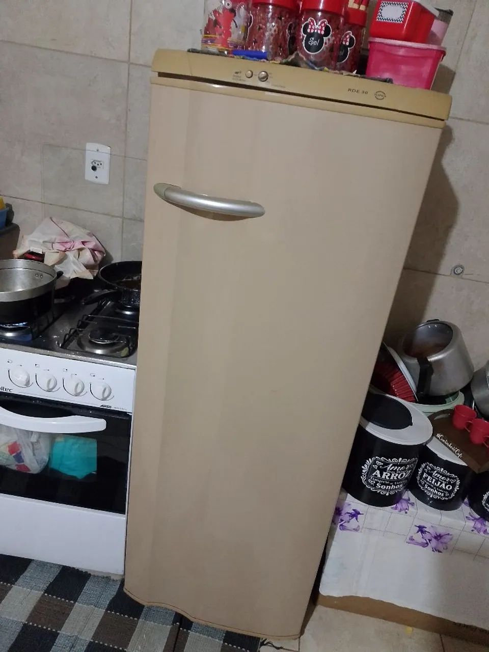 Vende se geladeira 