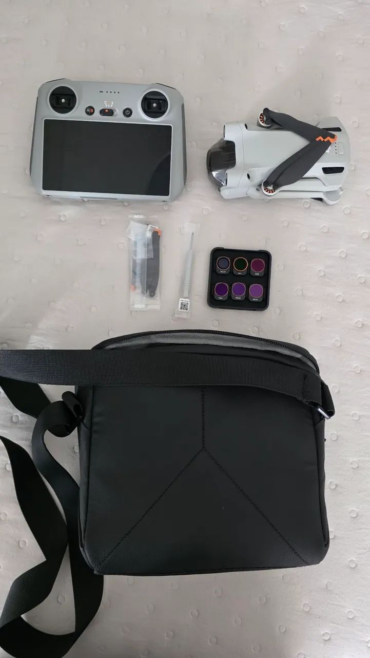 DJI Mini 3 Pro + Fly More Combo + DJI RC com Tela + Acessórios