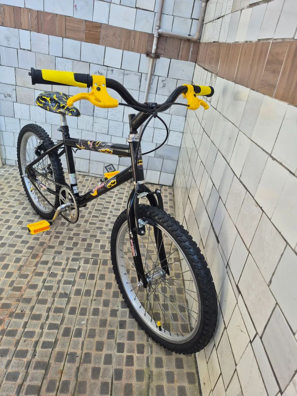 Bicicleta aro 20 Batman semi nova  - Foto 3