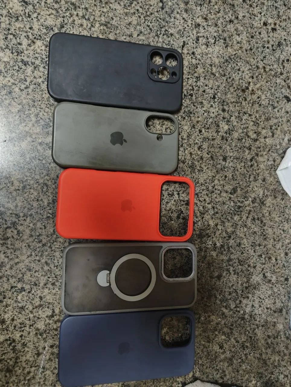 Kit com 5 Capinhas para iPhone - Diversos Modelos e Cores | Usadas