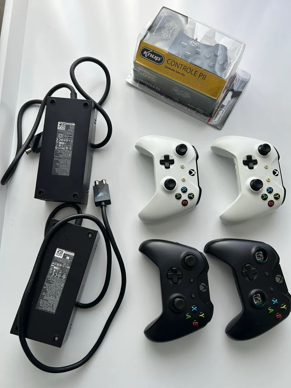 Lote acessórios xbox (controles e fontes)