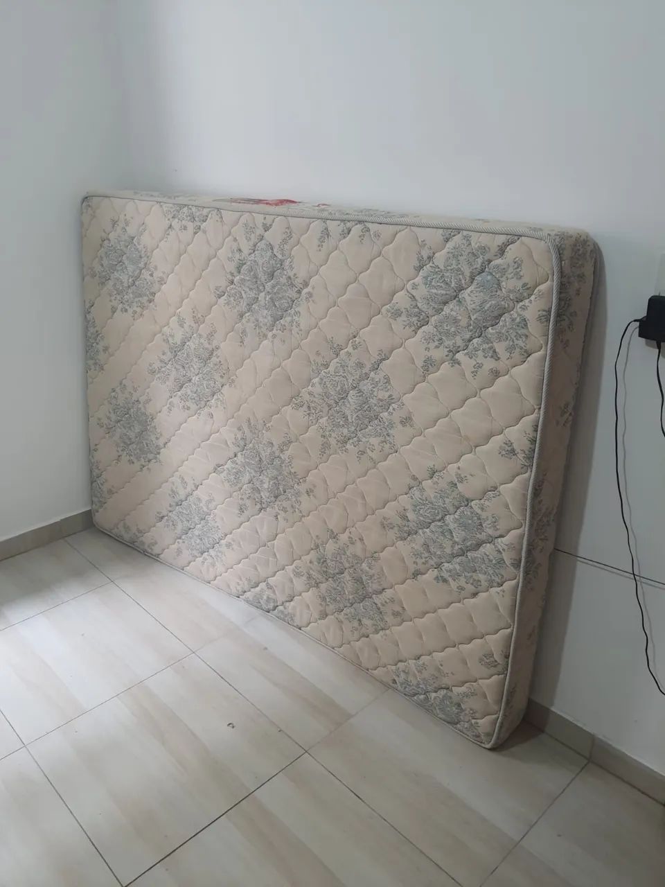 Cama e Colchão de Casal