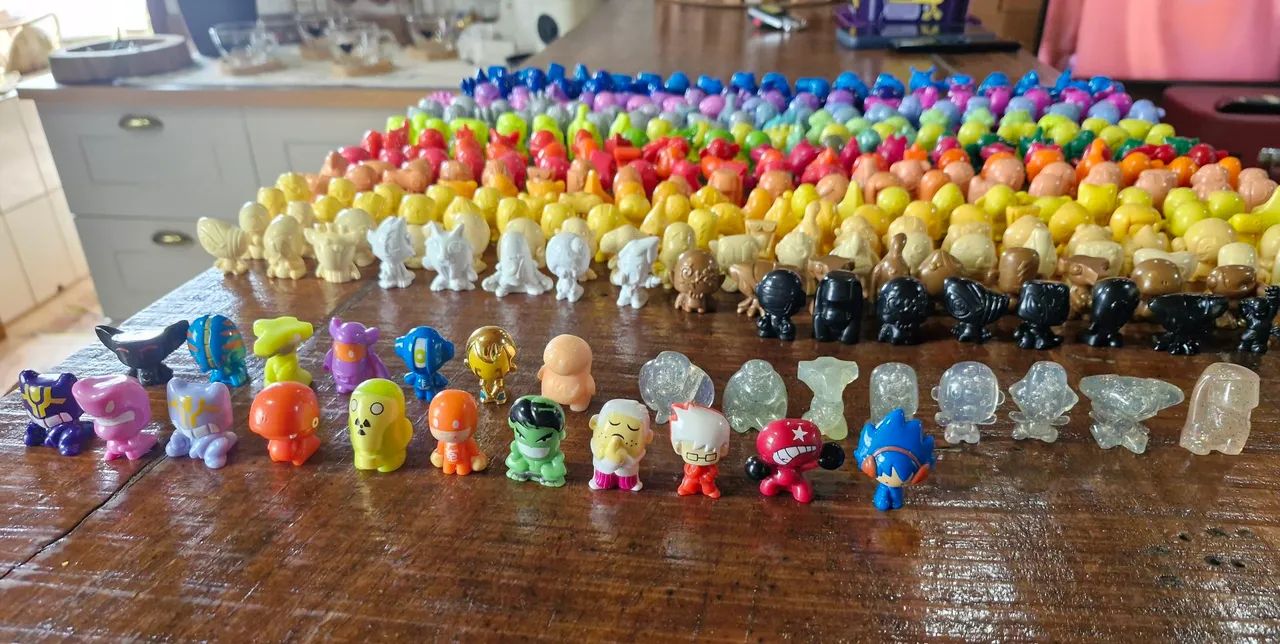 Lote com 390 Gogo's Crazy bones - Foto 3