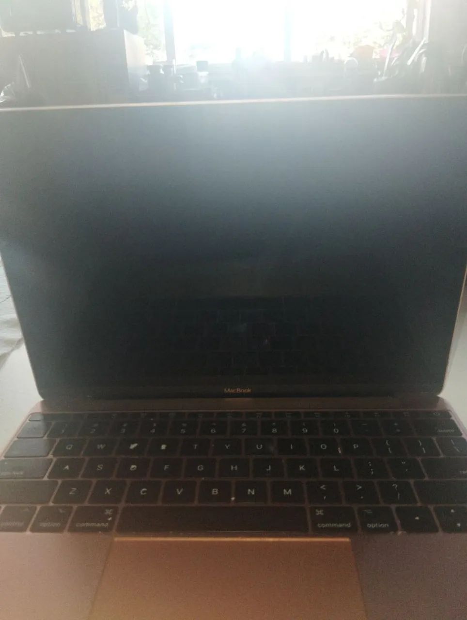 Macbook ano 2017 12 polegadas (tela quebrada e sem versão o resto funcionando certinho) - Foto 2