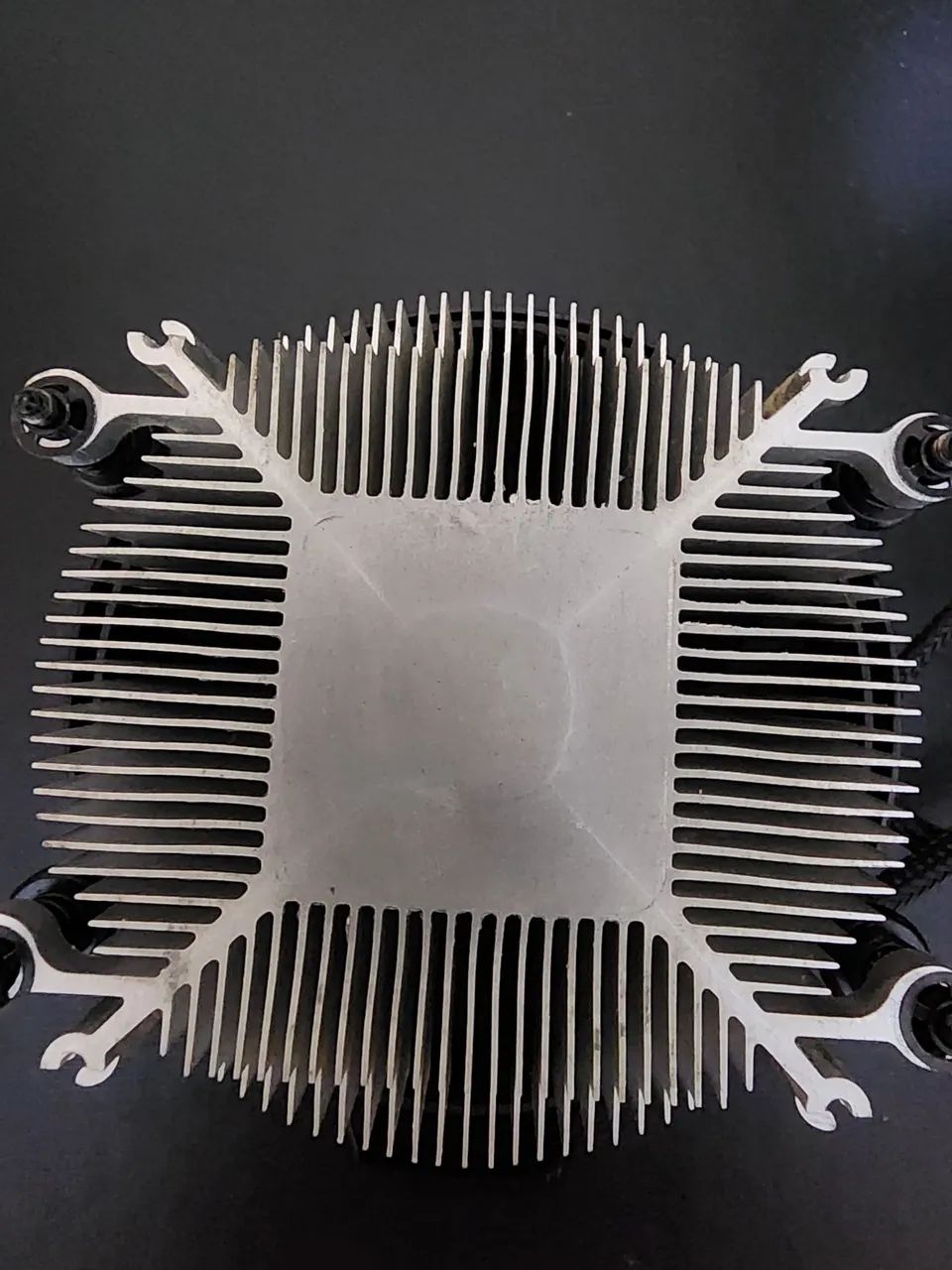 AMD RYZEN 3 2200G + Cooler original - Foto 4