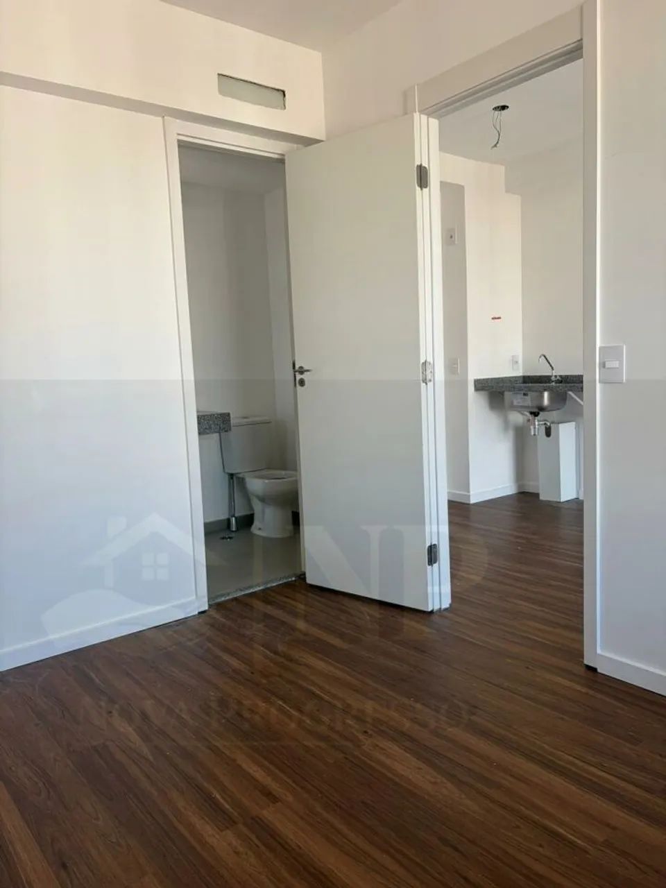 APARTAMENTO ENSOLARADO, COM SACADA, VISTA, VENTILAÇÃO E MUITO SOL - Foto 4