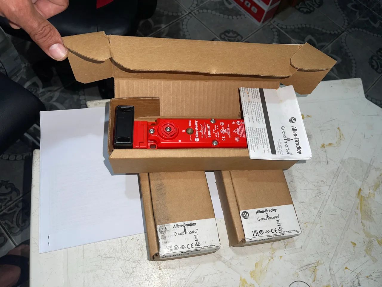 Chave de segurança Allen-Bradley 440G-MT47040 com bloqueio - Foto 2