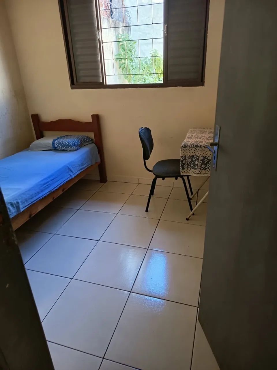 ALUGO QUARTO INTERIOR DA CASA