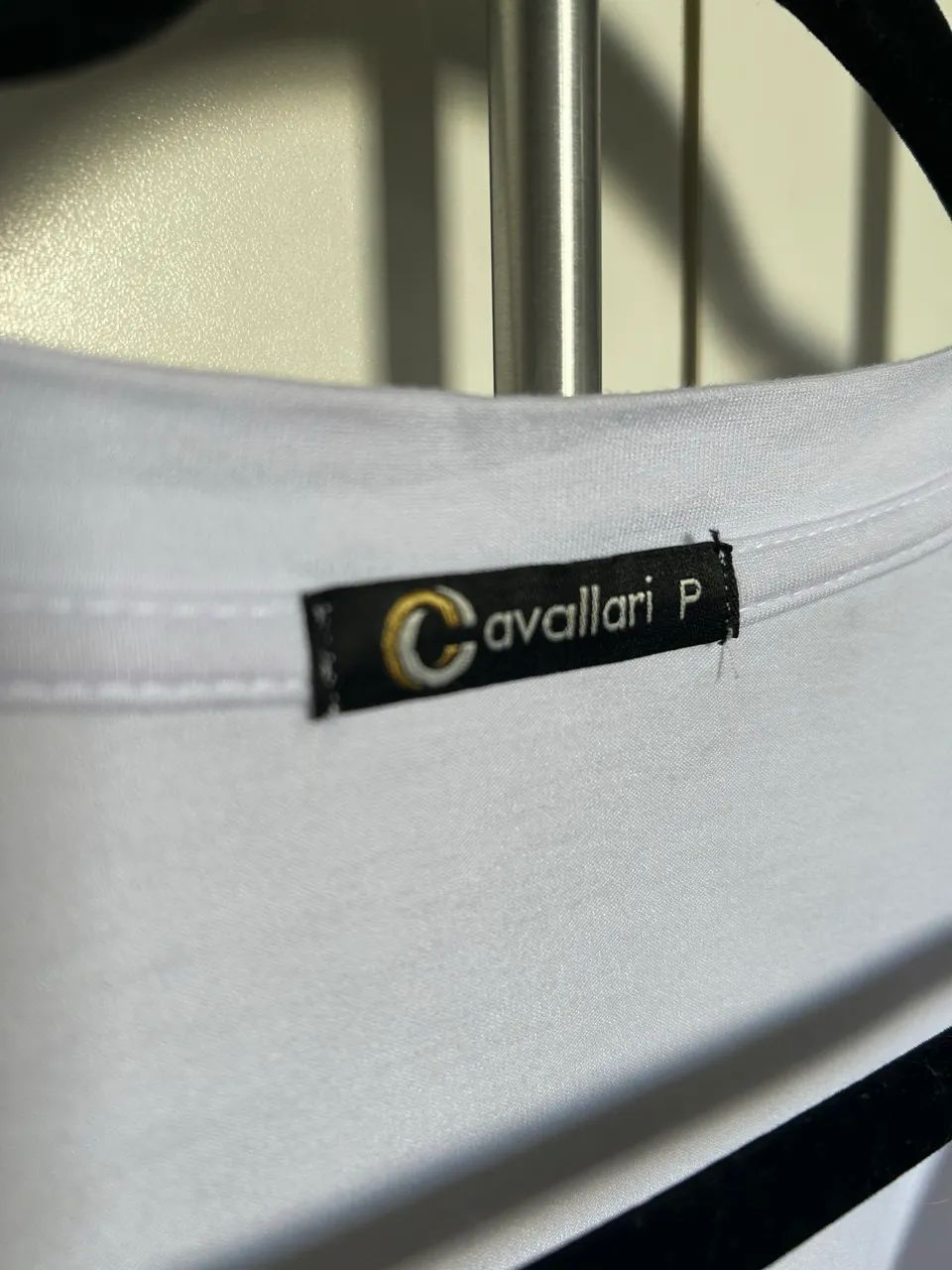 Camiseta bordada Cavallari - Foto 3