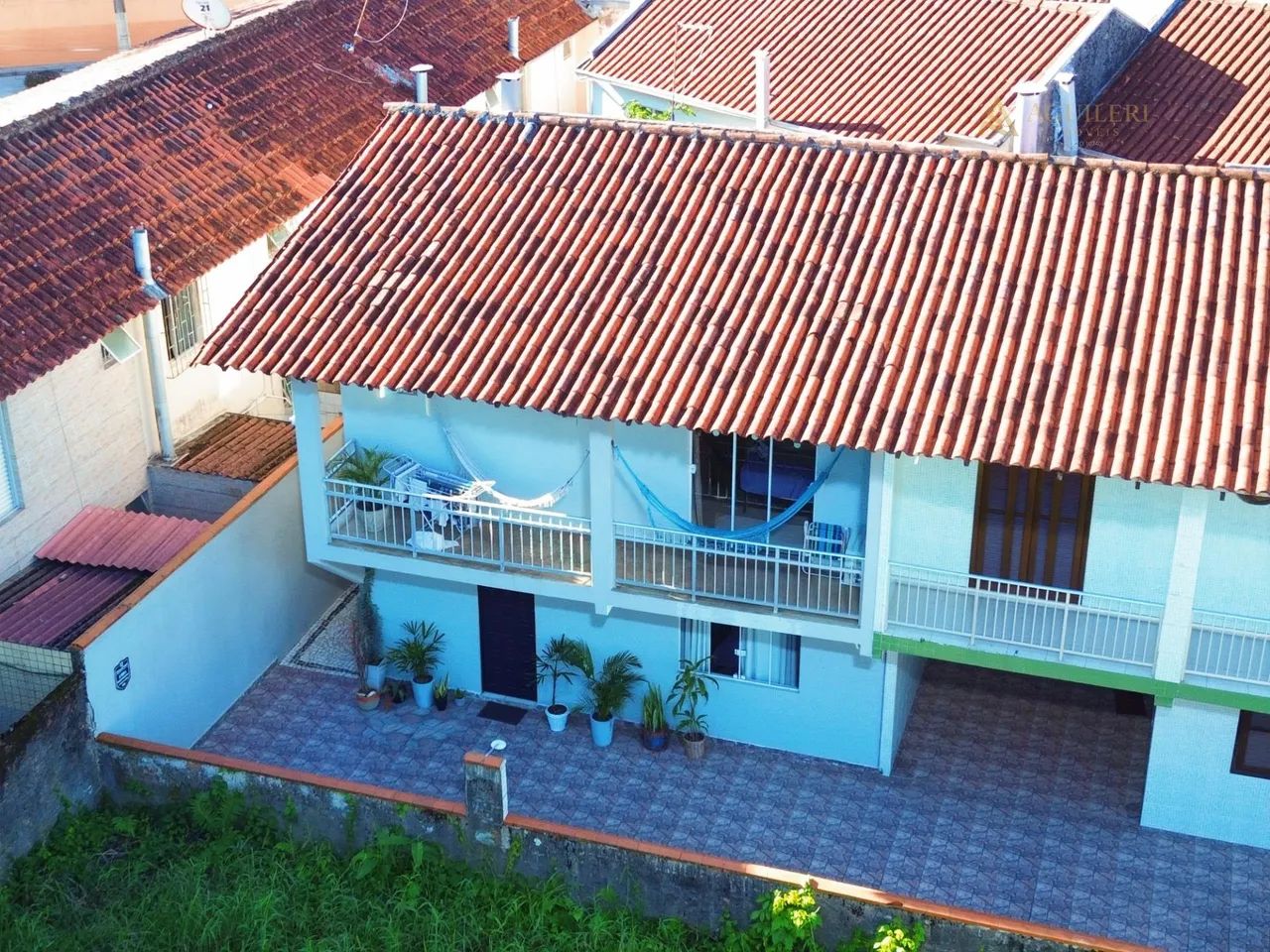 Sobrado próximo ao centro de Matinhos com 04 quartos! - Foto 3