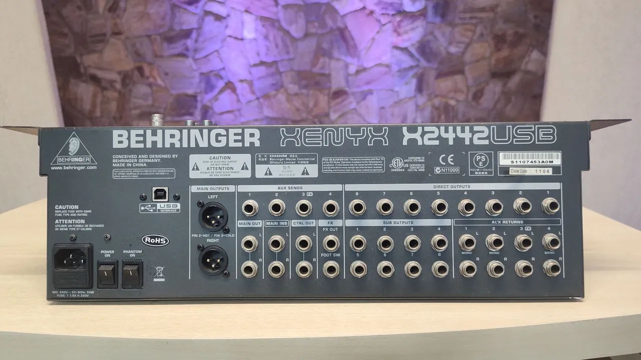 Mesa de Som Behringer Xenyx X2442USB - 24 Canais c/ Efeitos e Interface USB - Foto 2