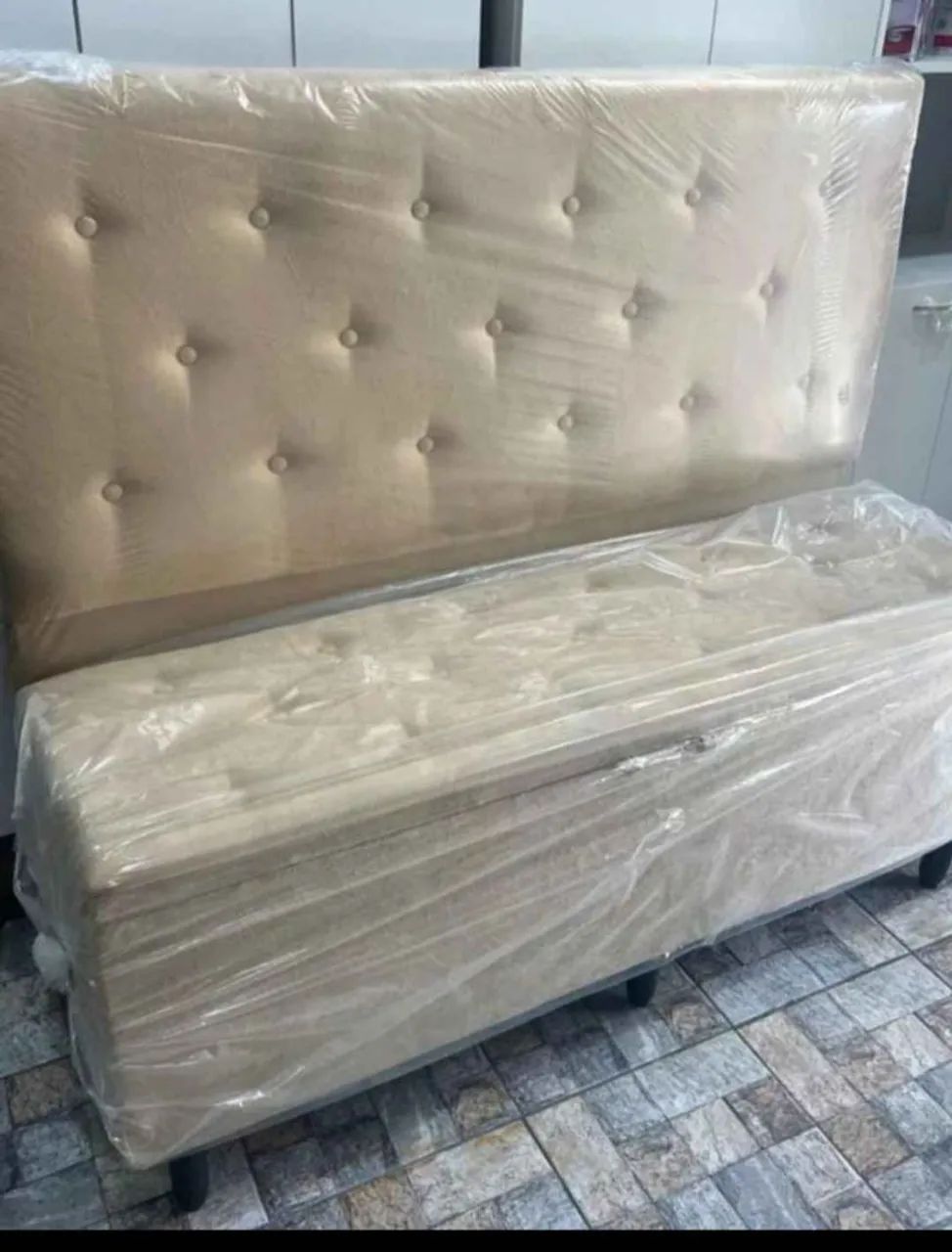 Pulf baú grande com cabeceira de casal 