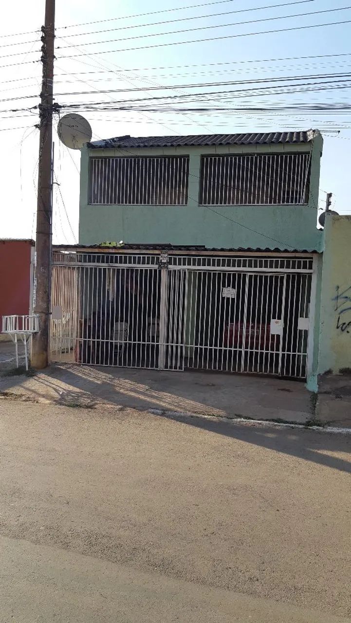 Sobrado com 3 casas ceilandia Norte 