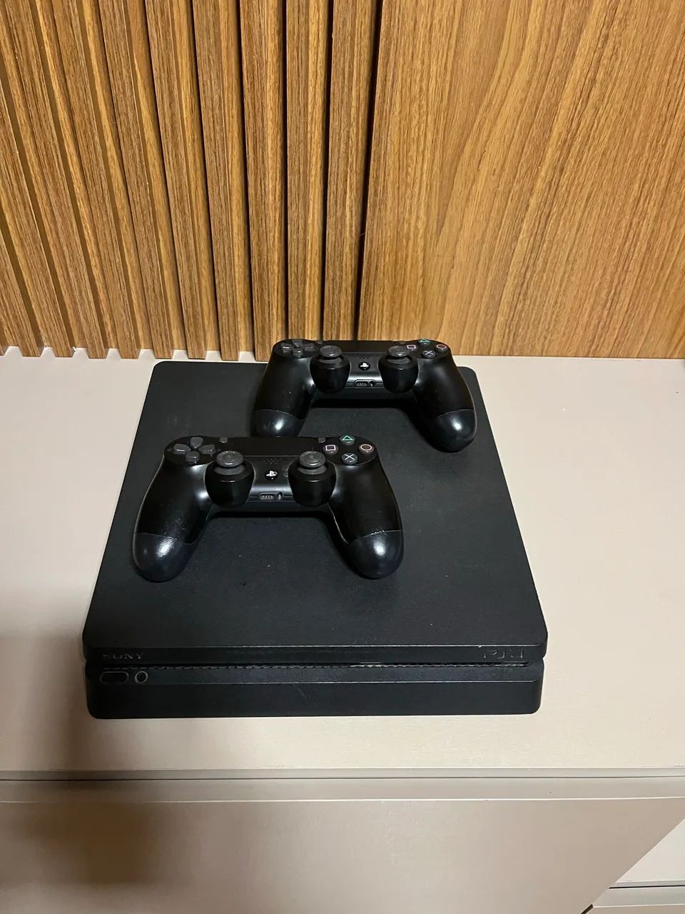 Ps4 com 2 controles 1 tera - Foto 2