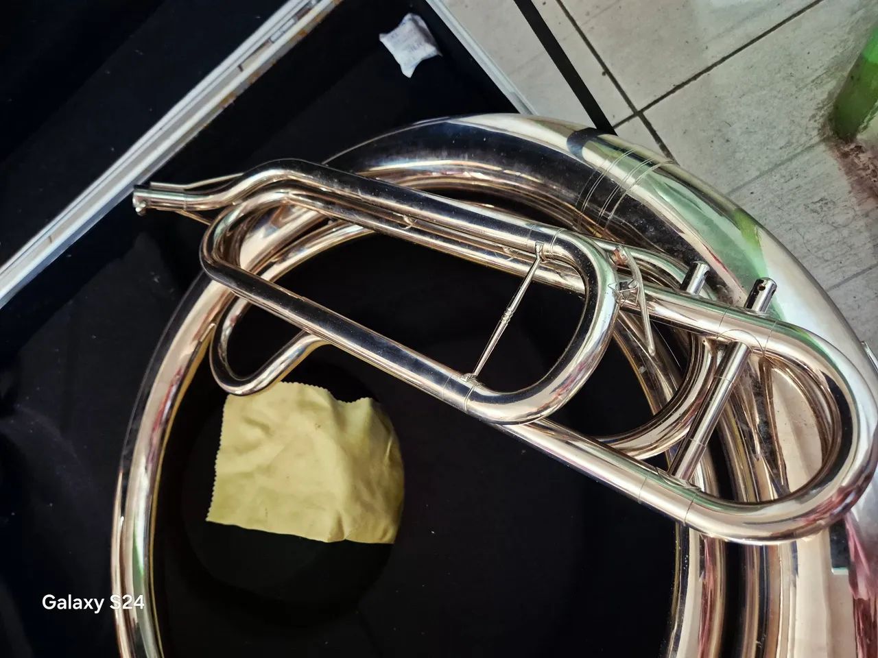 Vendo sousafone de gatilho com case - Foto 3