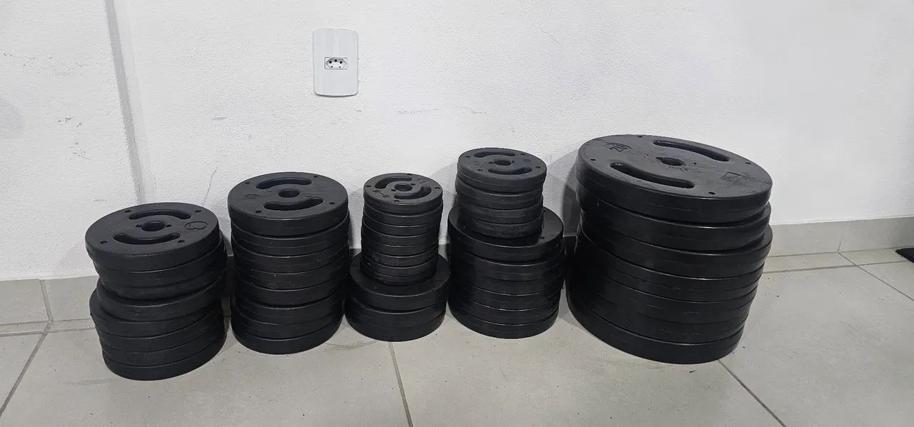 Anilhas injetadas com pesos variados na totalidade dando 254kg