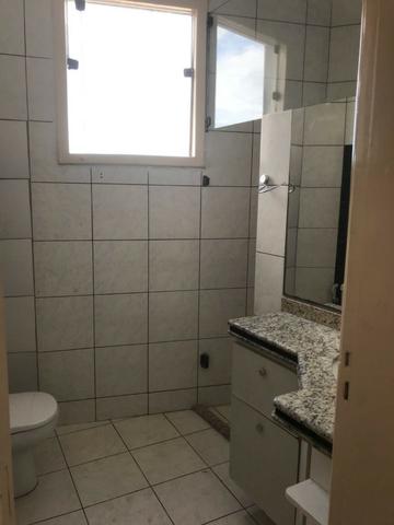 Excelente apartamento amplo,varanda, dependência completa - Foto 12