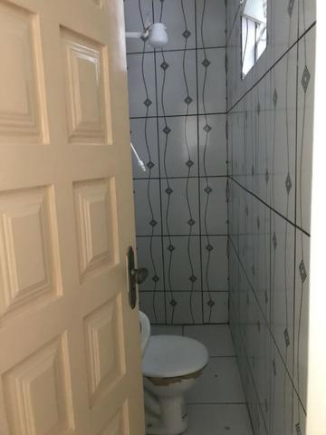 Excelente apartamento amplo,varanda, dependência completa - Foto 13