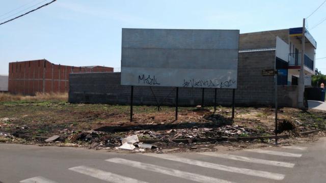 Terreno Comercial de esq. em Cosmópolis-SP, na Av.da Saudade. (TE0079)