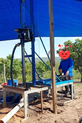 Vendo ou troco Máquina de perfurar poço com 60 m de haste! - Foto 2