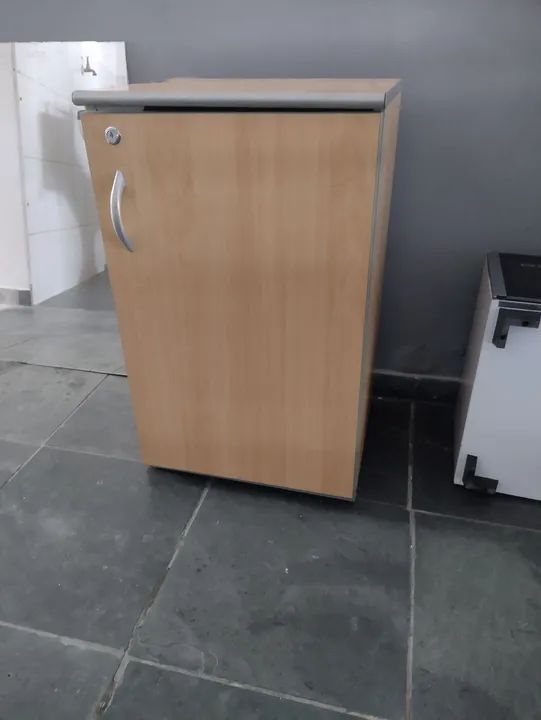 Armário baixo chão  madeira 250 reais  - Foto 3