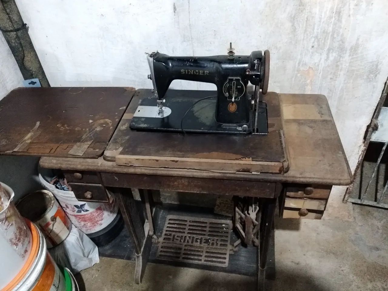 Máquina de costura Singer a motor64574075466626122