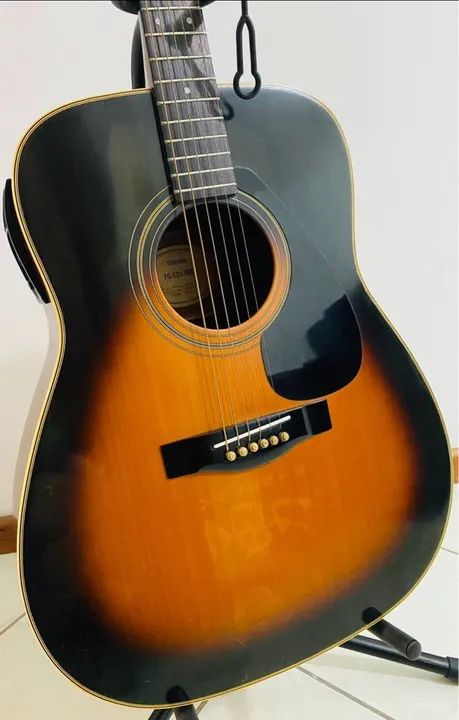 Violão Yamaha Folk FG-520 TBS usado em ótimo estado de conservação 