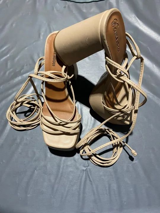 Sandálias plataforma salto alto bege