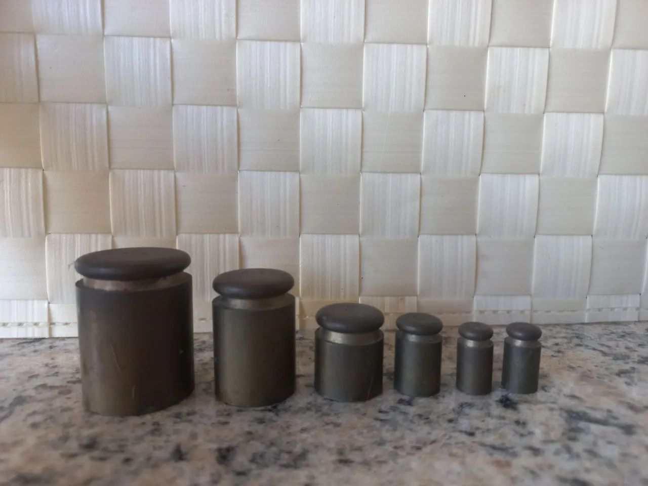 Jogo de Pesos de Latão Antigo - Decoração Vintage - Foto 2