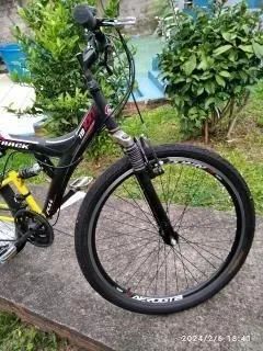 Bicicleta 21marchas com suspensão pneus novos.bicicleta usada em estado de nova... - Foto 6