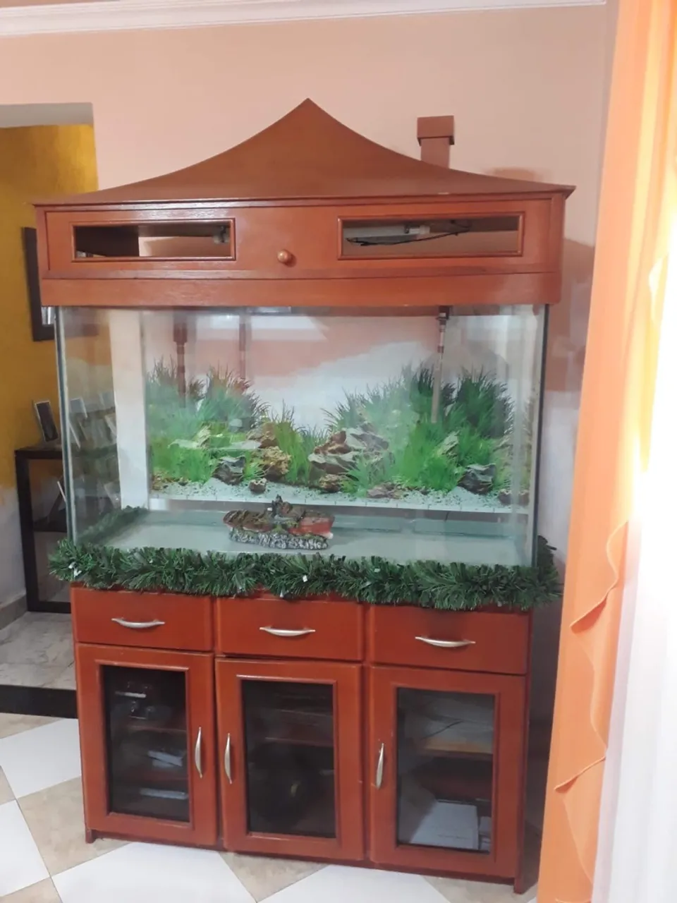 Aquário personalizado com móvel em madeira