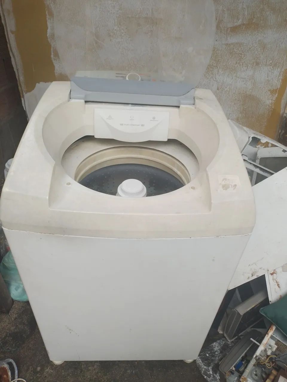 Máquina de Lavar Roupa com defeito pra tira peças 