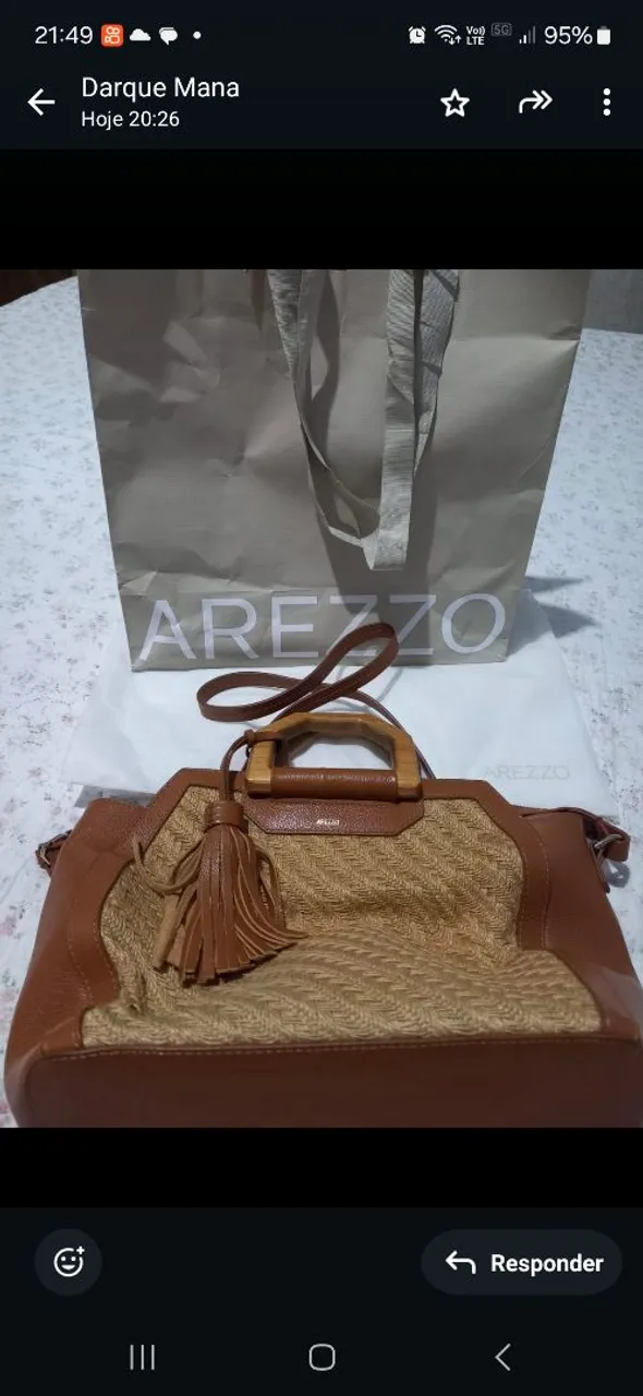 Bolsa Arezzo em palha